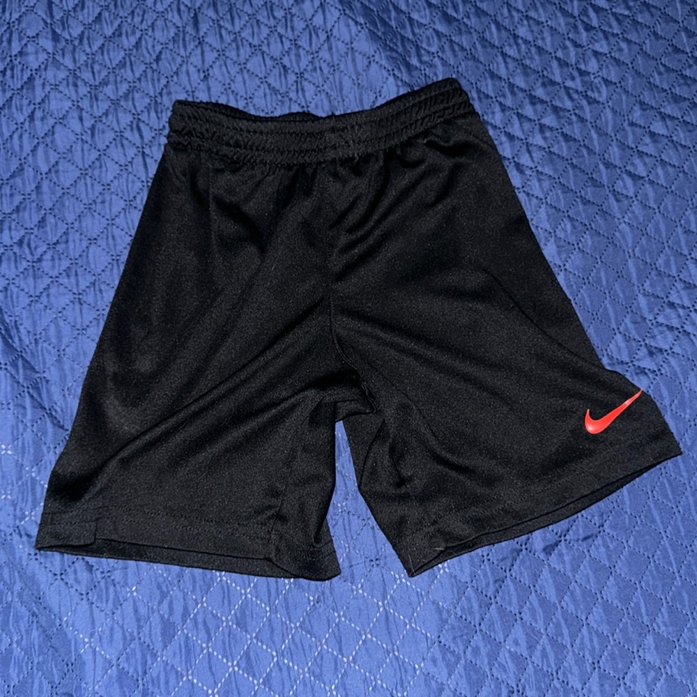 NIKE Dri-fit boys black shorts size 6